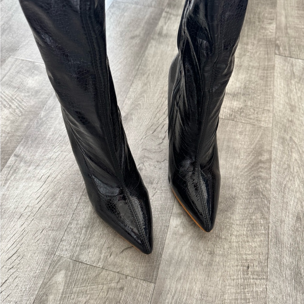 Black Heeled Boots with Stiletto Heel and Pointed Toe